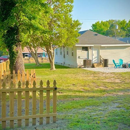 Cottage In Heart Of Colonial Beach, 7 Mins Walk To The Beach Luaran gambar