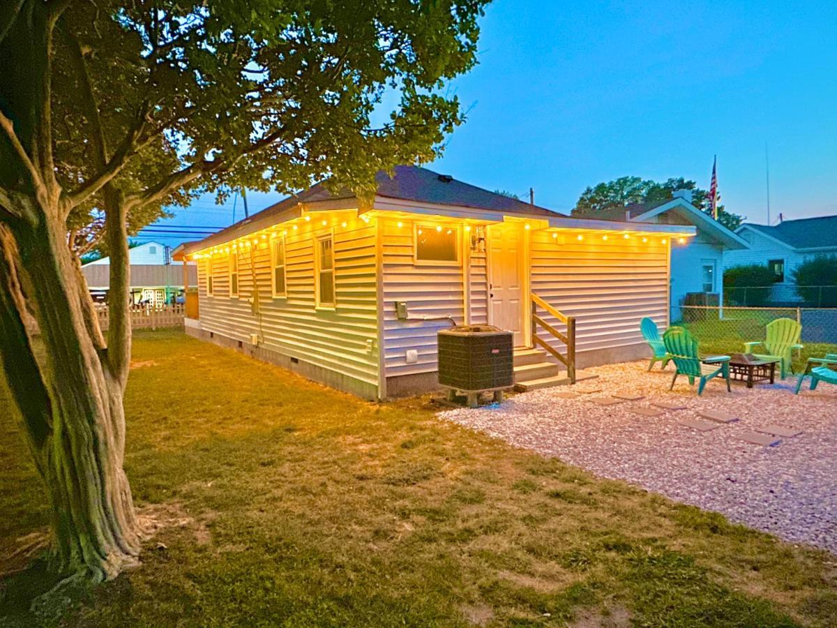 Cottage In Heart Of Colonial Beach, 7 Mins Walk To The Beach Luaran gambar